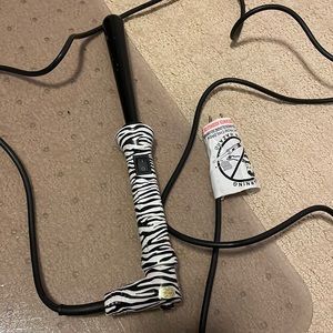 Reversed tapered curling wand